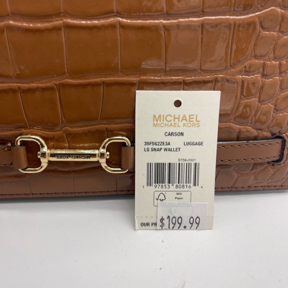 MICHAEL KORS Carson Large Crocodile Embossed Bifold Snap Wallet
Luggage
NWT - Picture 12 of 16